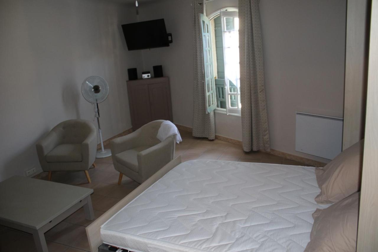 Aux Pieds Des Arenes Apartment Arles Exterior photo